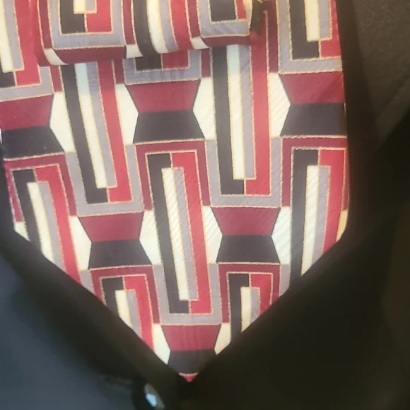 Zylos Elegant Striped Necktie Necklace With Classic Logo Brooch - Picture 4 of 6